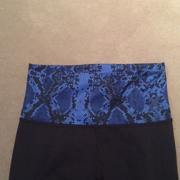 Lulu Lemon yoga pants - Picture 2 of 3